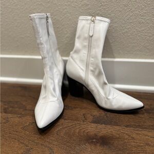 Schutz White Ankle Boots Size 7.5 Pointed Toe Black Heel Was $200 Made In Brazil